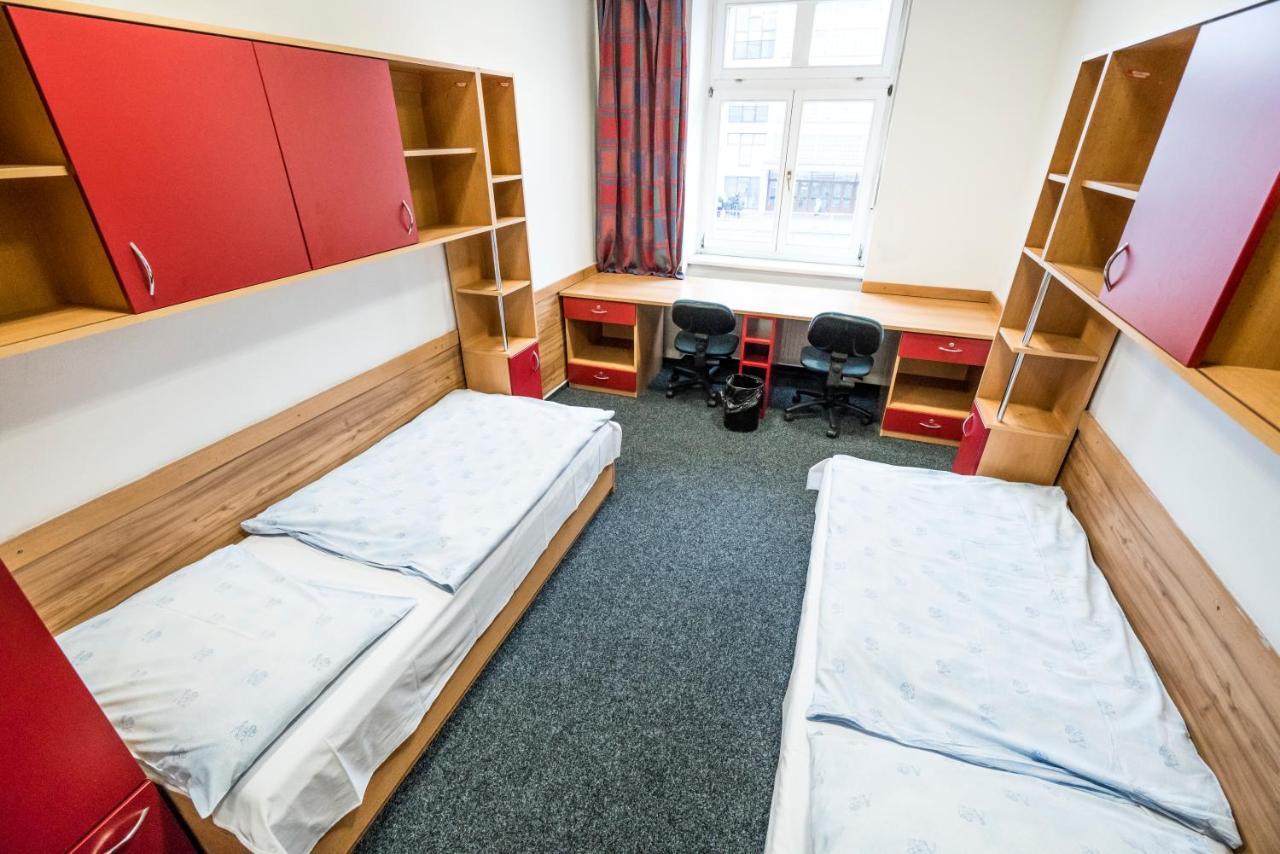 Hostel Masarykova Прага Екстериор снимка
