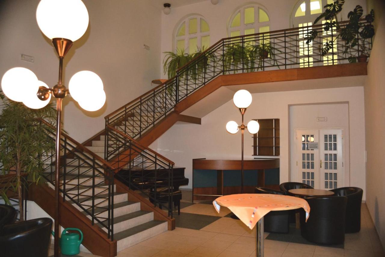 Hostel Masarykova Прага Екстериор снимка