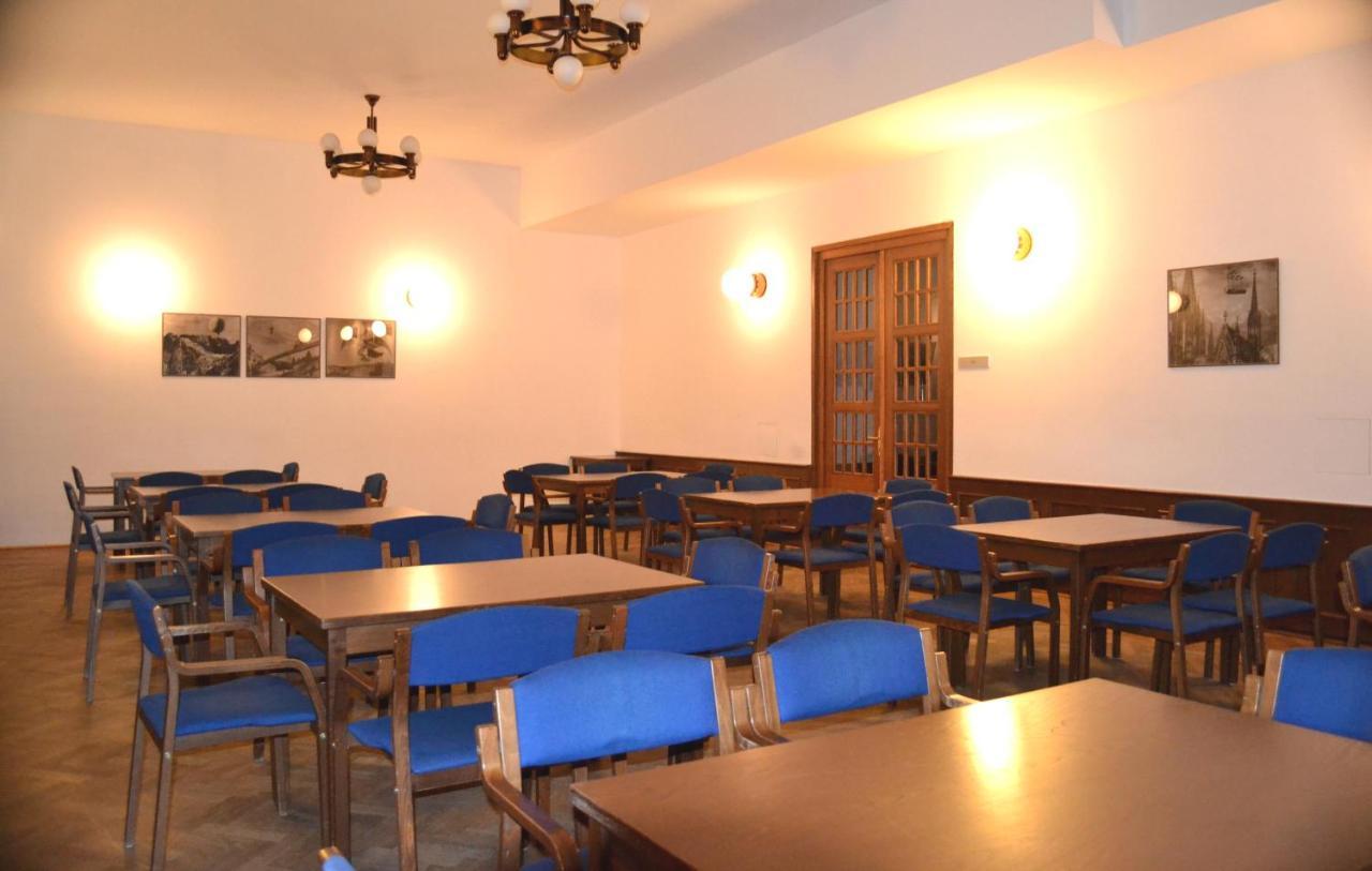 Hostel Masarykova Прага Екстериор снимка