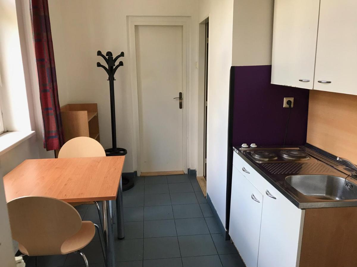 Hostel Masarykova Прага Екстериор снимка