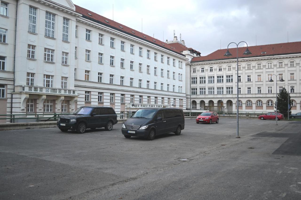 Hostel Masarykova Прага Екстериор снимка