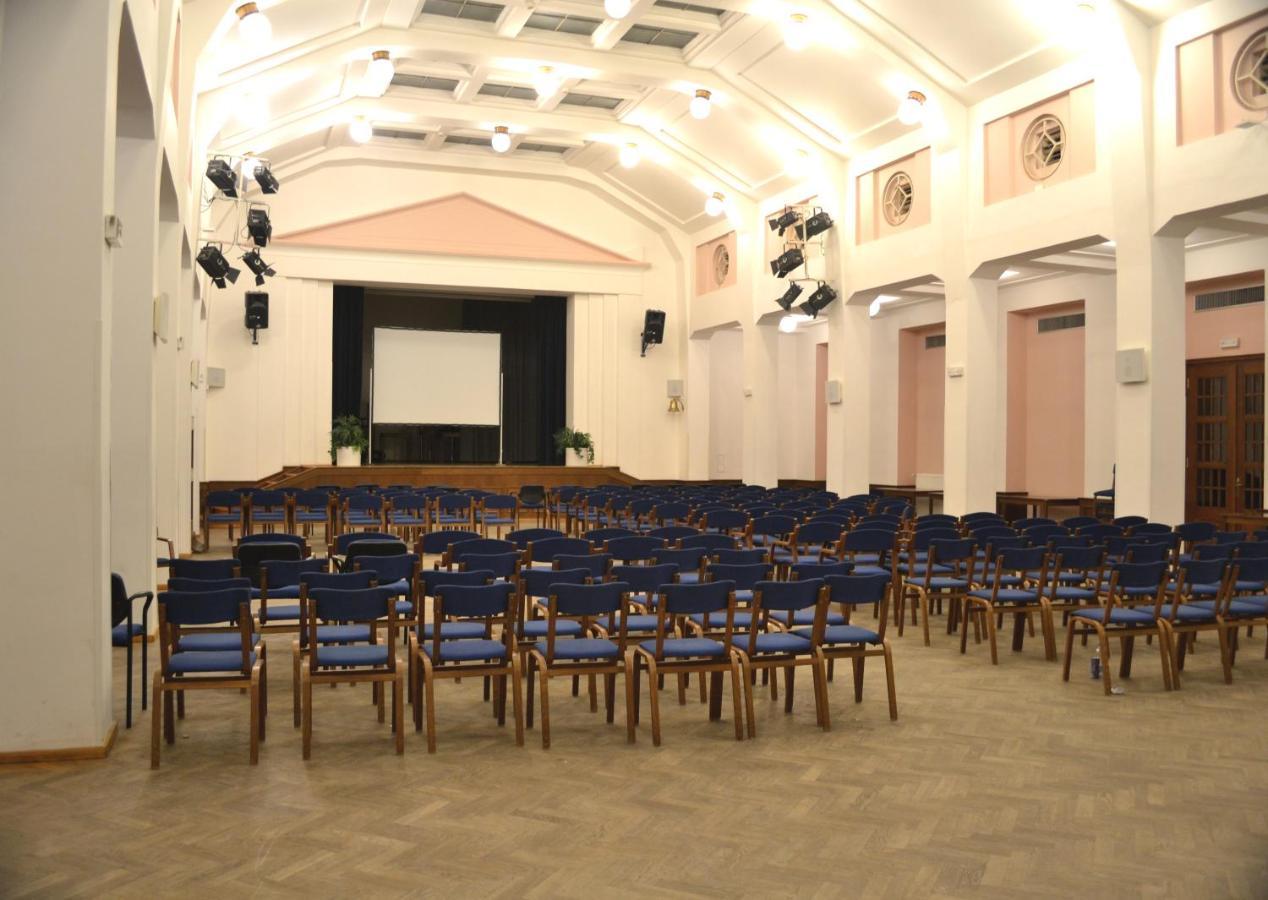 Hostel Masarykova Прага Екстериор снимка