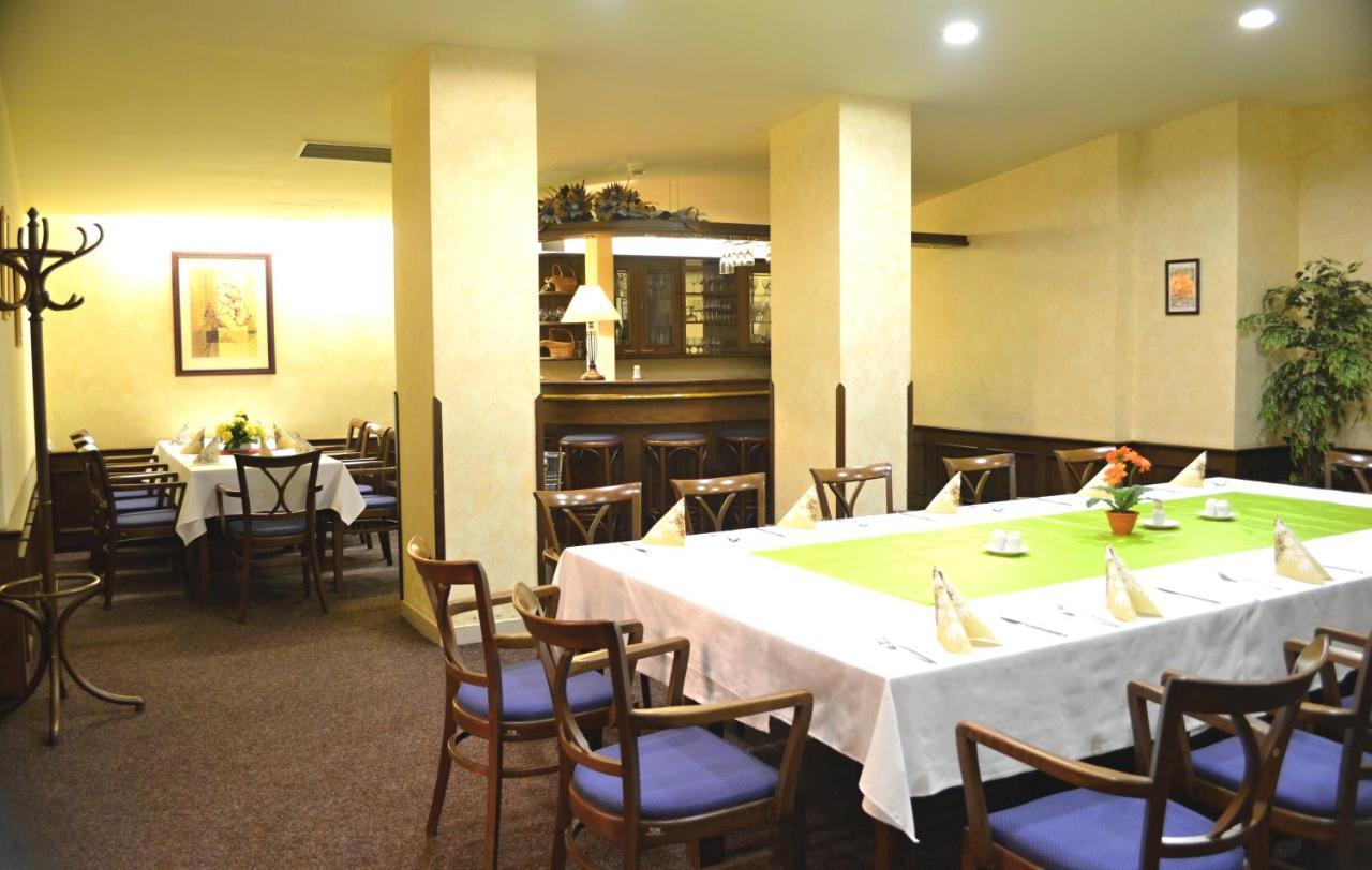 Hostel Masarykova Прага Екстериор снимка